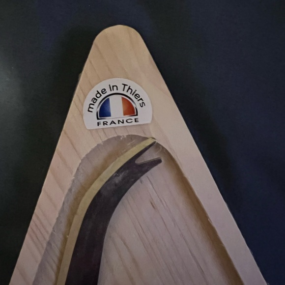 5 Laguiole cheese knives with a wooden board